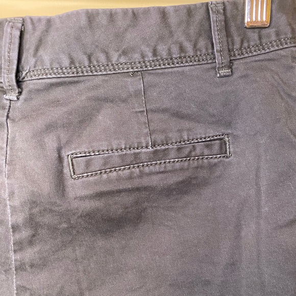 Banana Republic Dark Green/Brown Chino Cuffed Shorts Size 0 - Picture 7 of 9